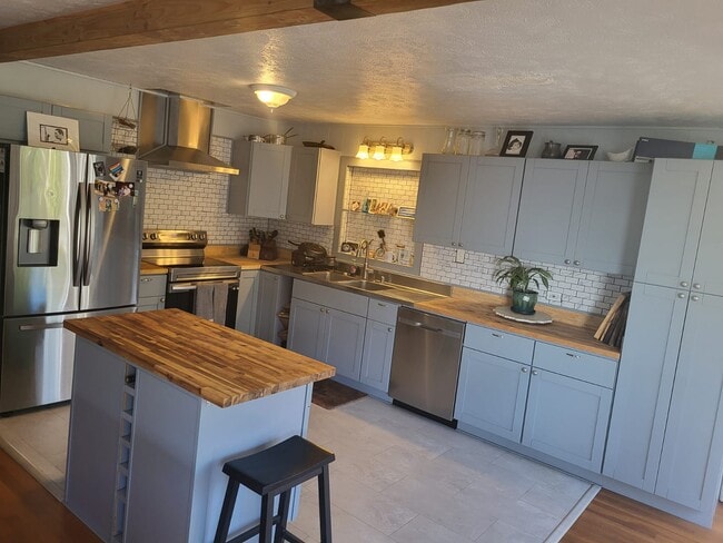 Building Photo - 1061 Pookela Rd