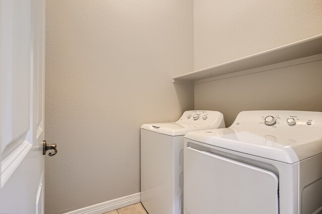 Building Photo - 247 S Garfield St