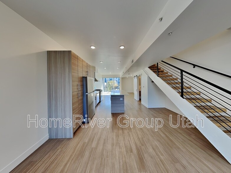 Building Photo - 877 S 200 W