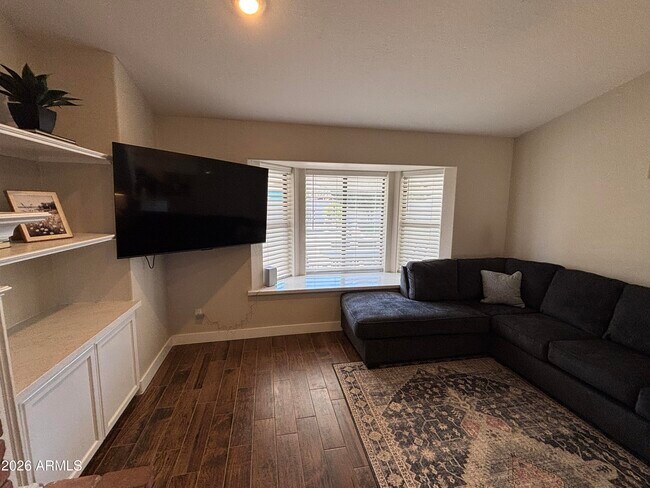 Building Photo - 2041 E Marquette Dr