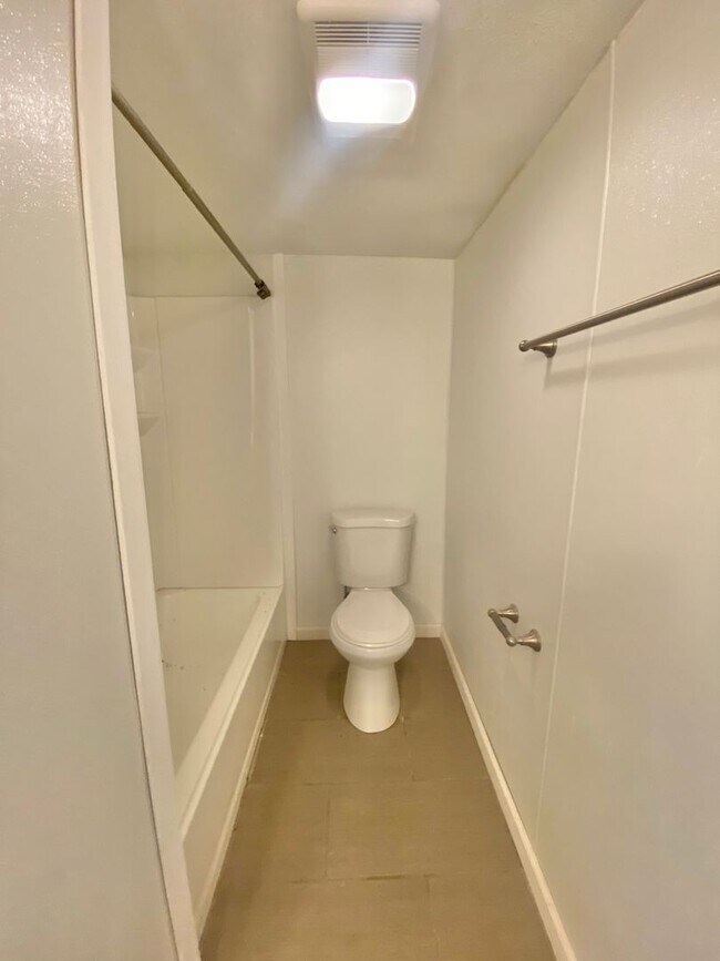 Building Photo - 2019 42nd St