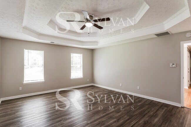 Building Photo - Spacious 4 bedroom colonial available now!