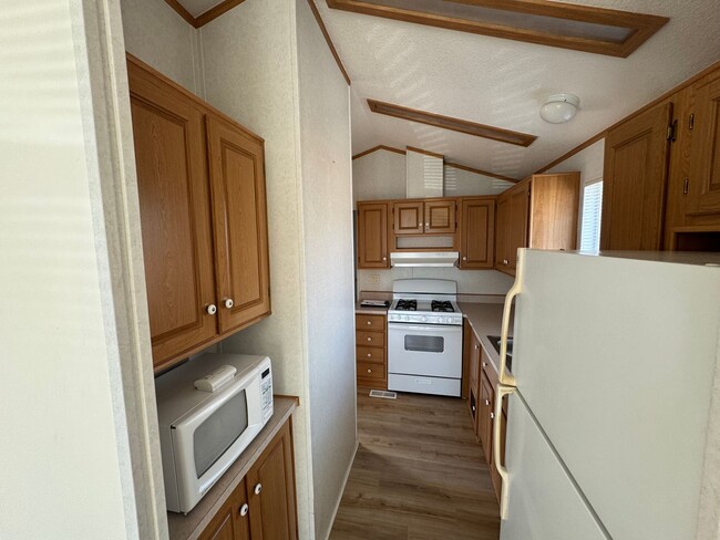 Building Photo - Cozy 1 Bedroom, 1 Bath Tiny Home Oasis in ...