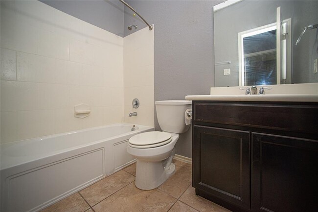 Building Photo - 1701 Chestnut Glen Ct