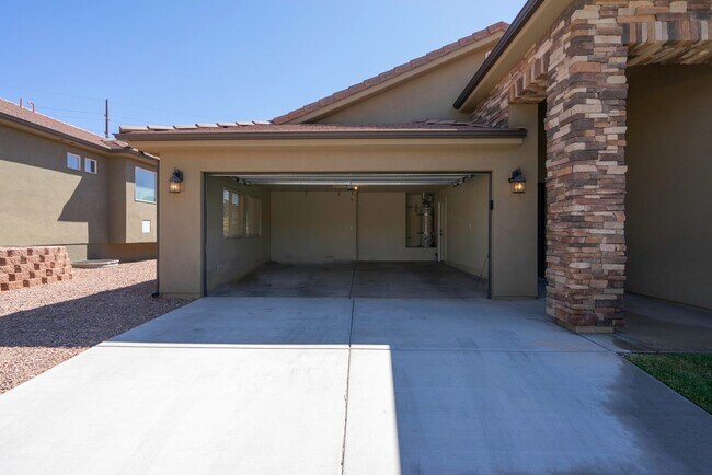 Building Photo - 2031 East Colorado Drive
