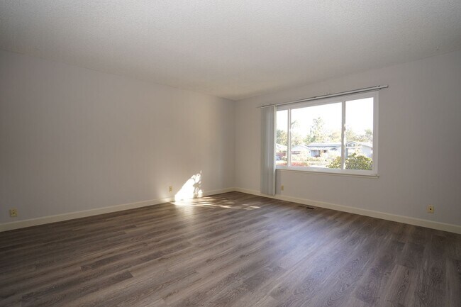 Building Photo - Beautiful Single Family Home in Desirable ...