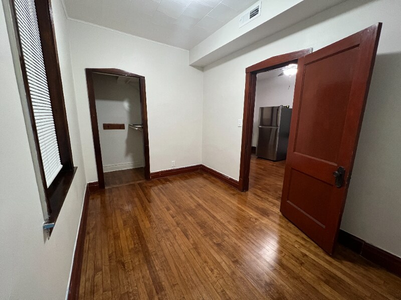 Building Photo - 2926 W 40th Pl
