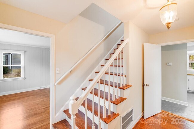 Building Photo - 5001 Vescova Ct