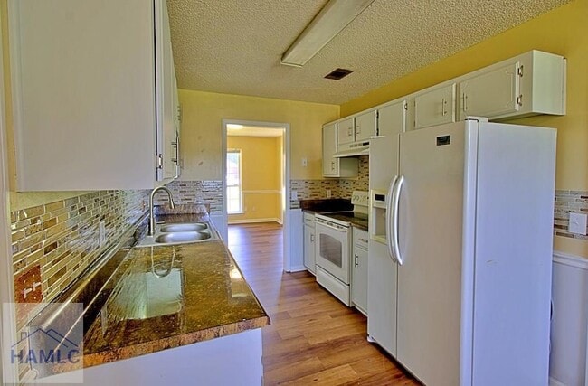 Building Photo - 205 Tempest Ln