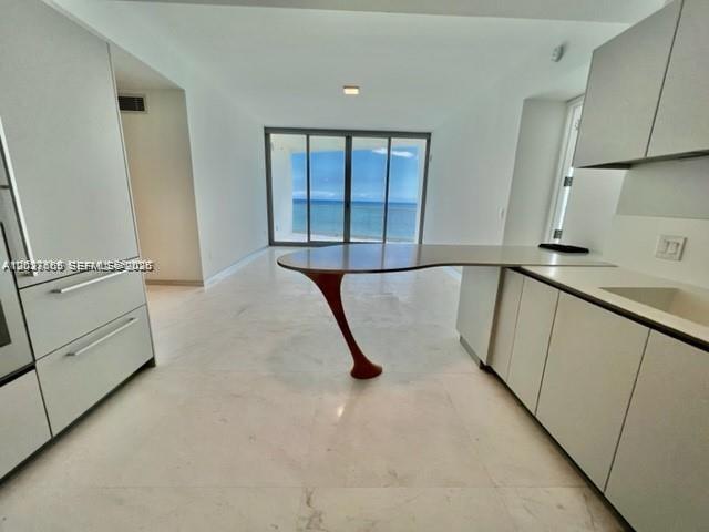 Building Photo - 16901 Collins Ave