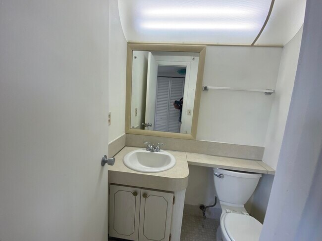 Building Photo - 209 Norwich I