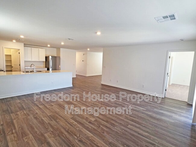 Building Photo - 663 Huyana Wind Dr