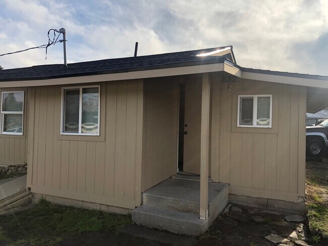 Building Photo - Now renting 1 bedroom cute home , to view ...