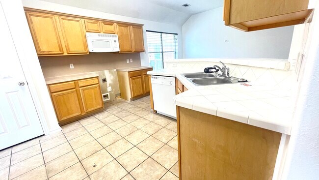 Building Photo - 12914 Pinehall Ln