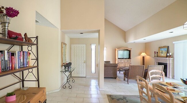 Building Photo - Beautifully Furnished Condo with Mountain ...