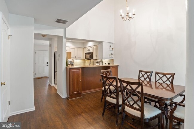 Building Photo - 2302 Harvard Dr