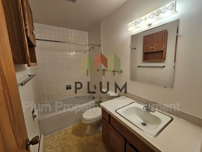 Building Photo - 1547 S Higgins Ave