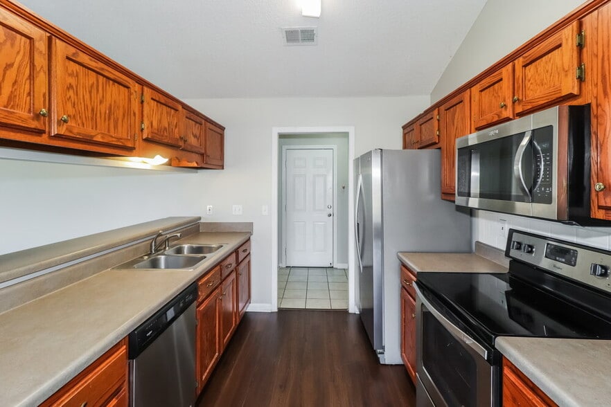 Building Photo - 1806 Central Trails Dr