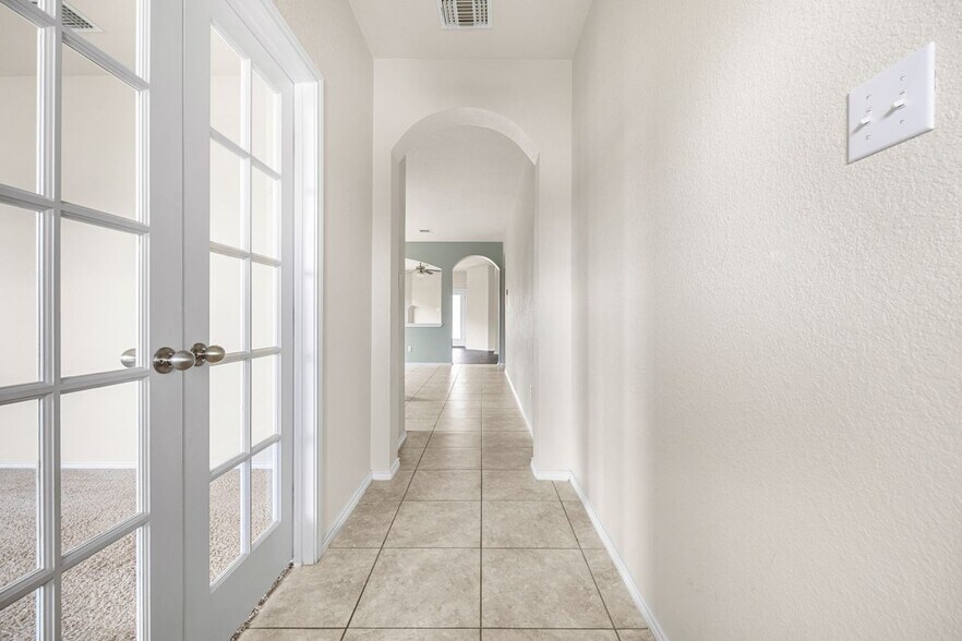Building Photo - 1414 Fawn Lily Dr