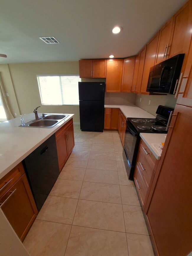 Building Photo - RECENT REMODEL IN AHWATUKEE!