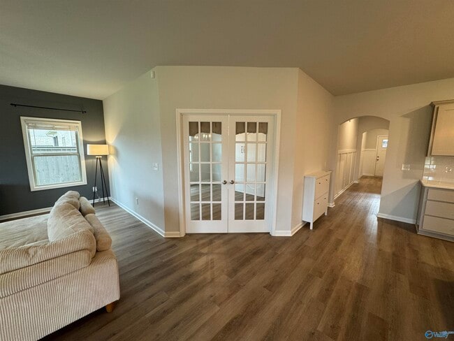 Building Photo - 209 Saddle St