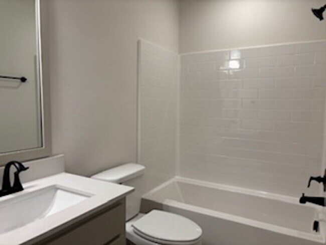 Building Photo - New Home! 1st month free!