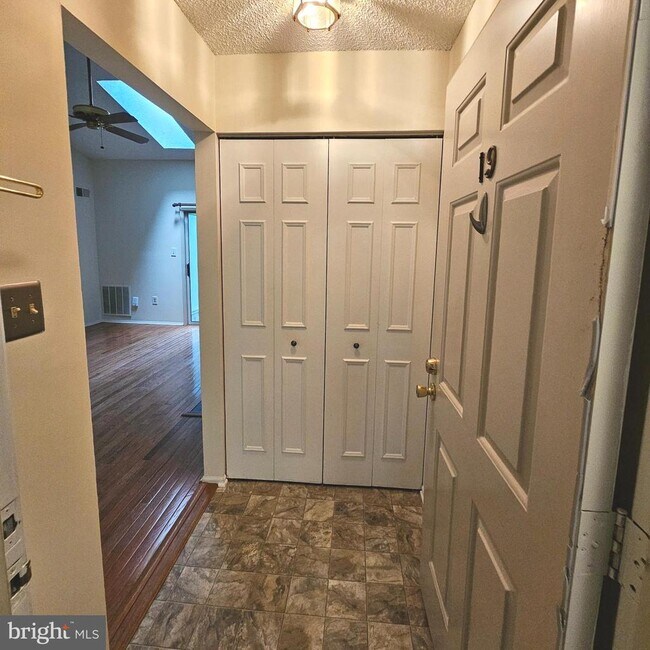 Building Photo - 7754 New Providence Dr