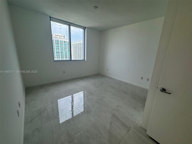 Building Photo - 1060 Brickell Ave