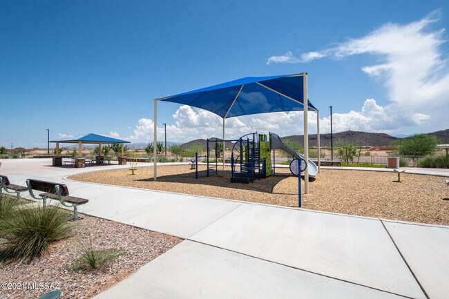 Building Photo - 9017 W Rolling Springs Dr