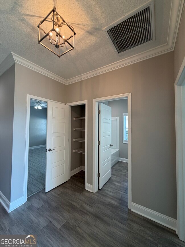 Building Photo - 148 The Villas Wy