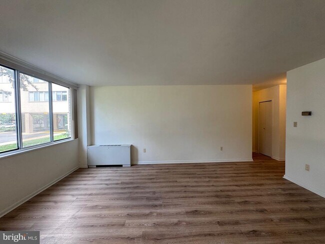 Building Photo - 6621 Wakefield Dr