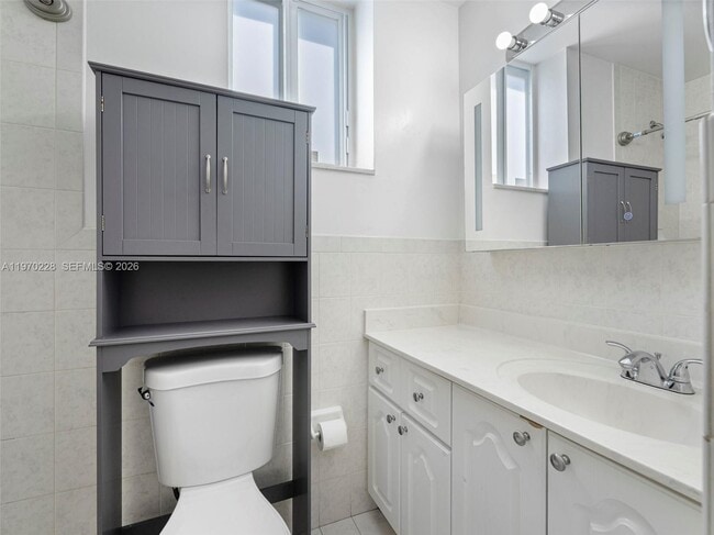 Building Photo - 1096 W 42nd Pl