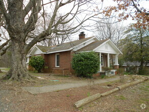 Building Photo - 2714 Randleman Rd