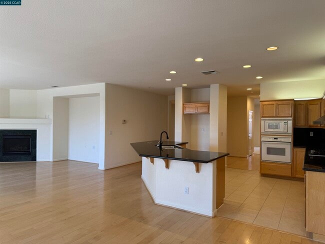 Building Photo - 4641 Palomino Way