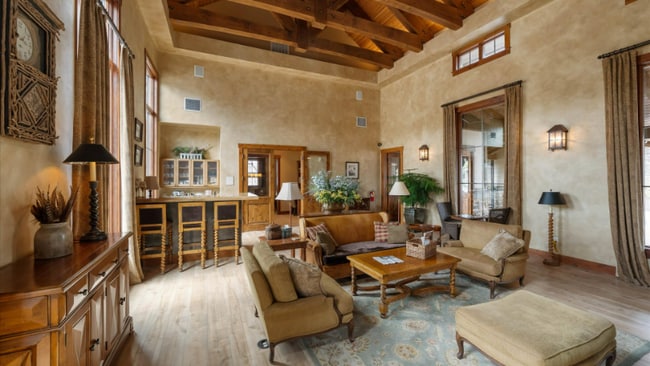 Building Photo - 6310 Locarno Dr