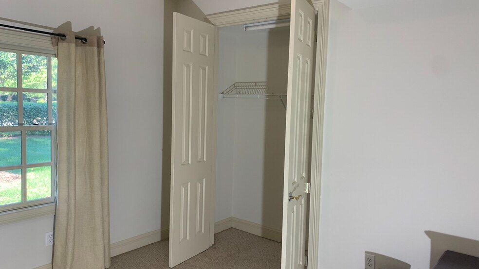 Building Photo - Room in Townhome on Presidents Dr