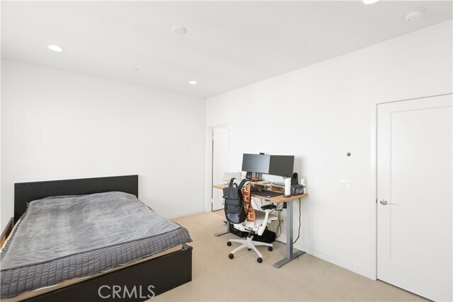 Building Photo - 166 Novel