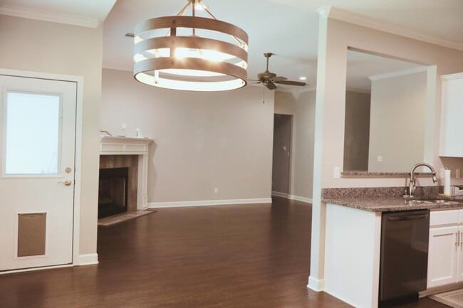 Building Photo - 205 Windcrest Cir