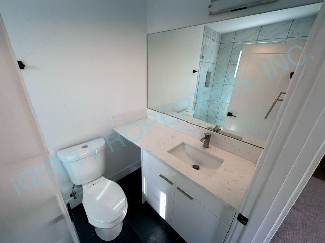 Building Photo - LOCATING OCCUPANTS FOR THE HOMEOWNERS! Charming 3-Bed Home with 3.5 Baths in Vibrant NE Portland ...