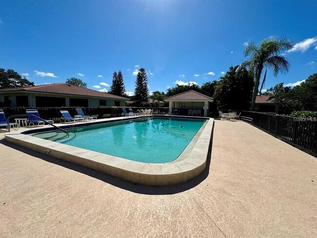 Building Photo - 5033 Vivienda Way