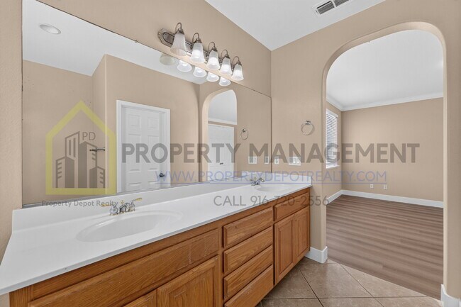 Building Photo - Spacious 3-Bed, 2-Bath Retreat on Charm Way