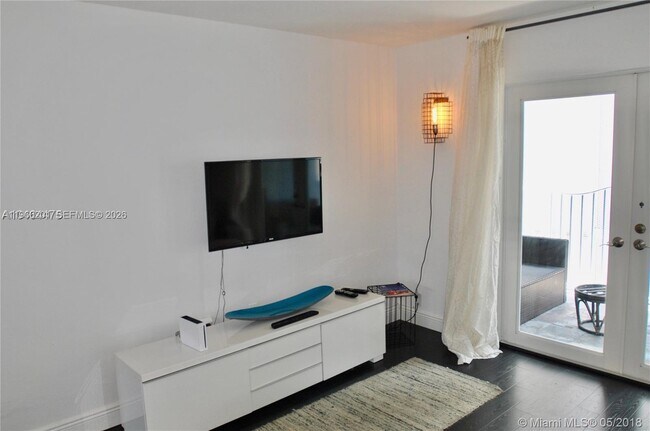 Building Photo - 61 Collins Ave