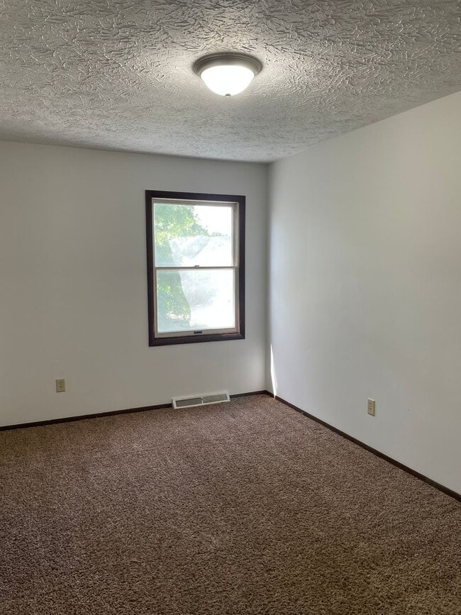 Building Photo - 386 - Palmer