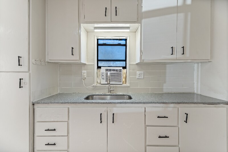 Building Photo - 1312 S Grand Ave