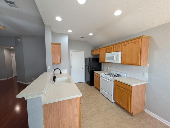 Building Photo - 15107 Nuttall Dr