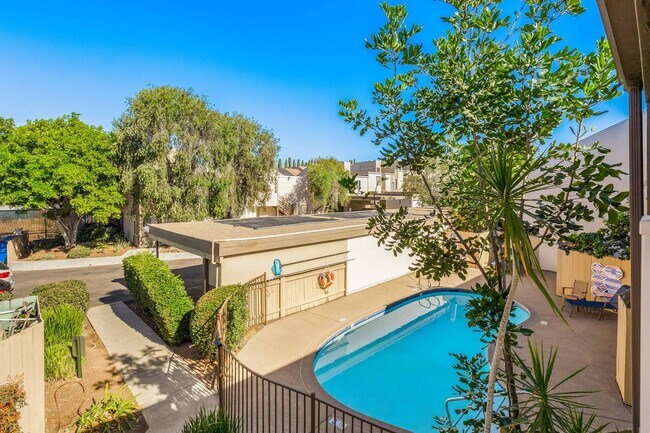 Building Photo - 8022 Linda Vista Rd