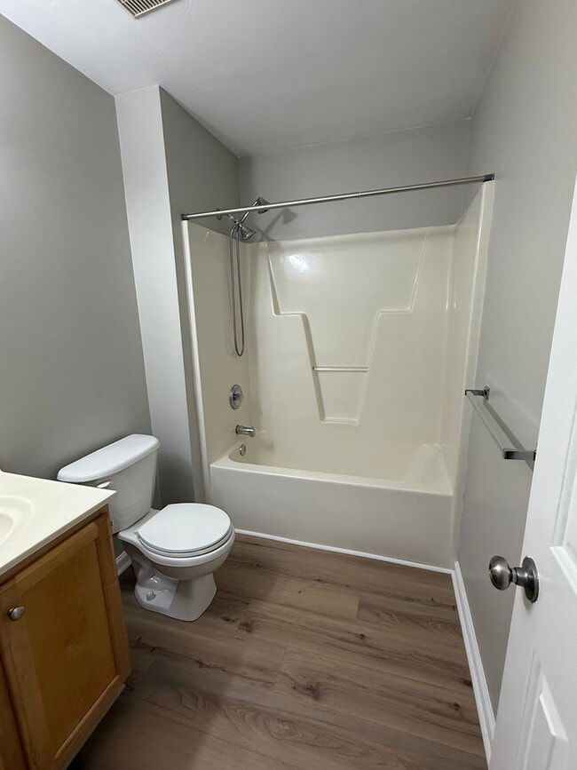 Building Photo - WOODBRIDGE POINTE