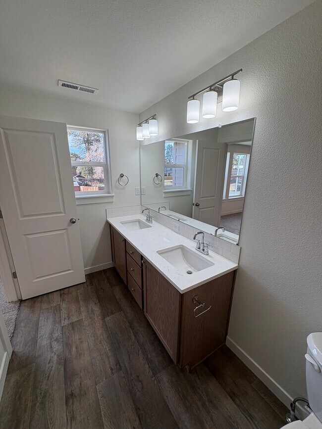 Building Photo - Brand New Stunning 3 Bed/2.5 Bath Townhouse-Old Farm District