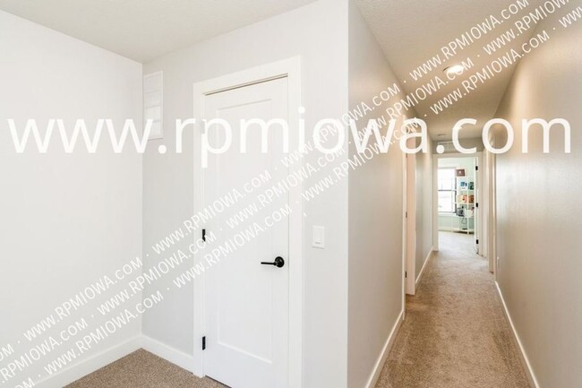 Building Photo - 10097 Stark Dr