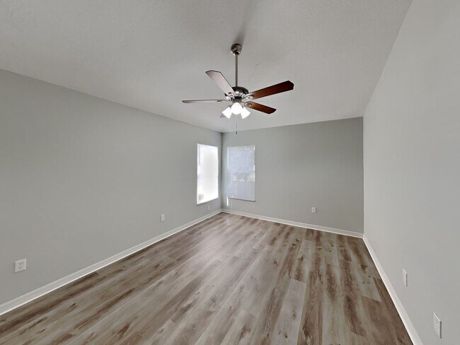 Building Photo - Charming 3-Bed, 2-Bath Home in Spring Hill with Garage Parking